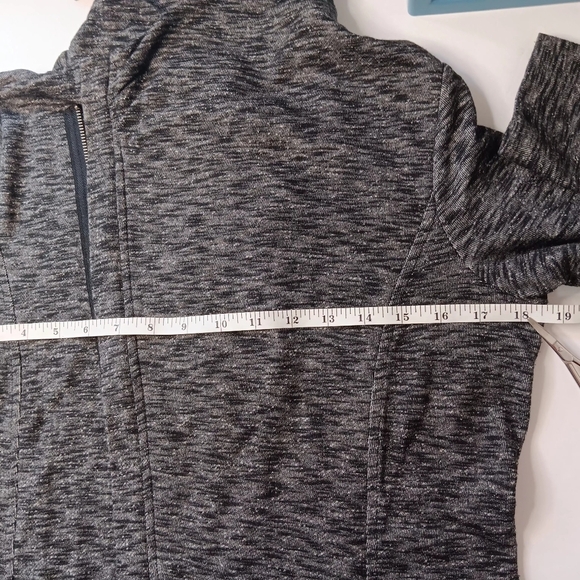 G.H. Bass & Co. sweater jacket, Full Zip, Activewear, Outdoor,sz M, gray. - Picture 6 of 17